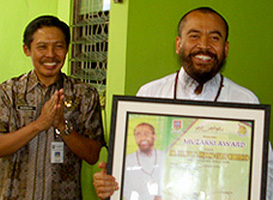 syeh-puji-dianugerahi-muzakki-award--ambulans-gratis-dilaunching